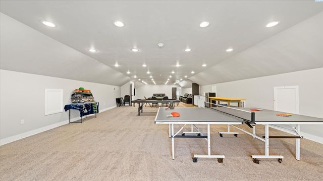 616 N Riverside Dr, West Richland, WA 99353