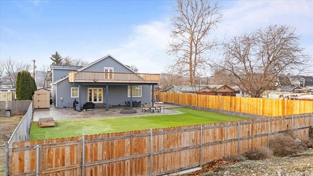 616 N Riverside Dr, West Richland, WA 99353