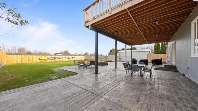 616 N Riverside Dr, West Richland, WA 99353