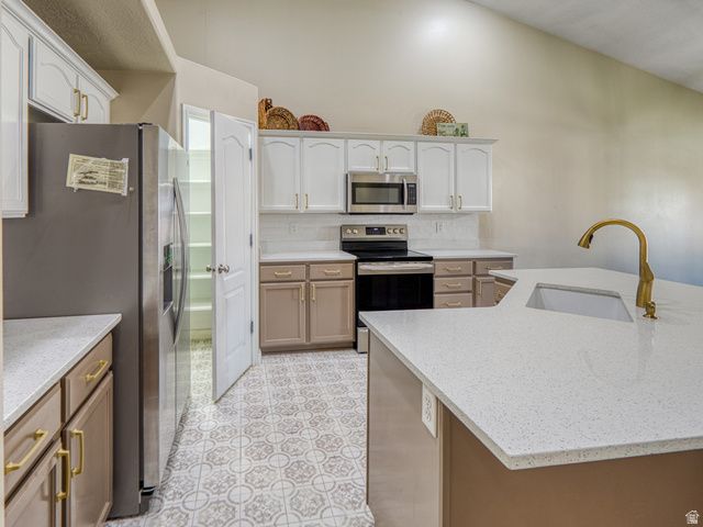 5552 W EAGLE PEAK DR, Herriman, UT 84096