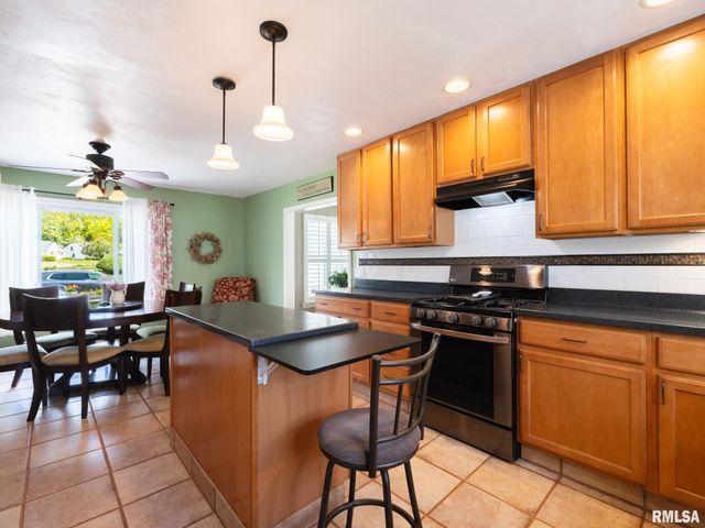 420 W RIDGEMONT Road, Peoria, IL 61614
