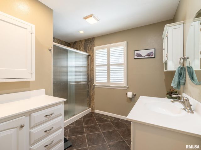 420 W RIDGEMONT Road, Peoria, IL 61614