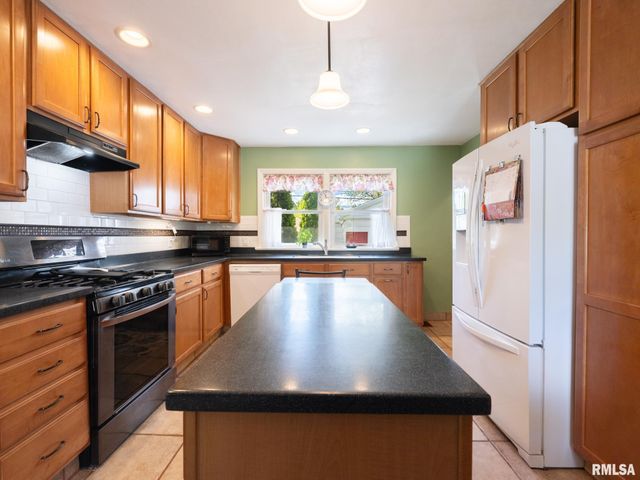 420 W RIDGEMONT Road, Peoria, IL 61614