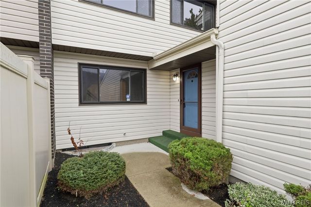 654 Honeydale Court, Amherst, NY 14051