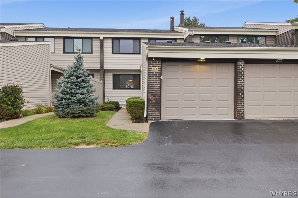 654 Honeydale Court, Amherst, NY 14051