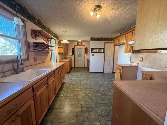 808 Redbud Lane, Frontenac, KS 66763