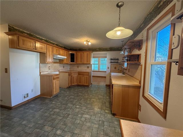 808 Redbud Lane, Frontenac, KS 66763