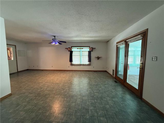 808 Redbud Lane, Frontenac, KS 66763