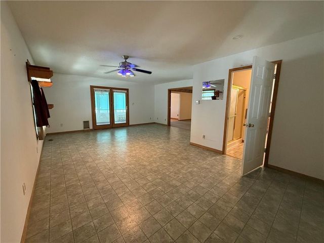 808 Redbud Lane, Frontenac, KS 66763