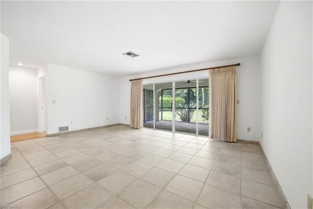 3066 Round Table LN, Naples, FL 34112