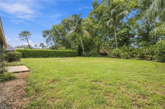 3066 Round Table LN, Naples, FL 34112