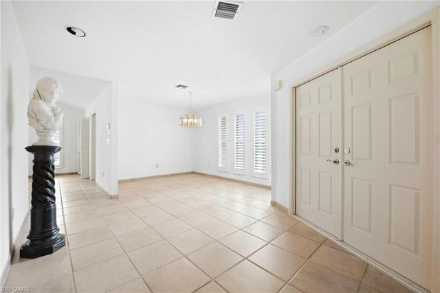 3066 Round Table LN, Naples, FL 34112