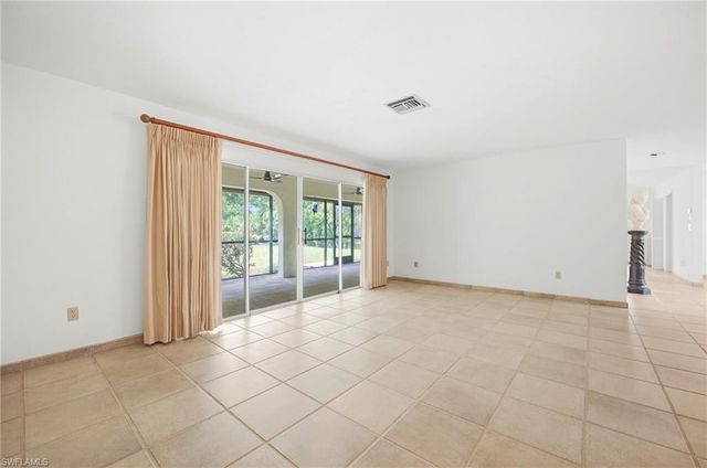 3066 Round Table LN, Naples, FL 34112