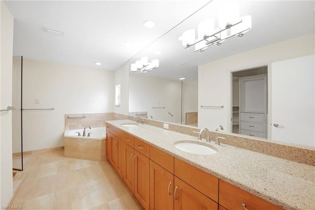 3066 Round Table LN, Naples, FL 34112