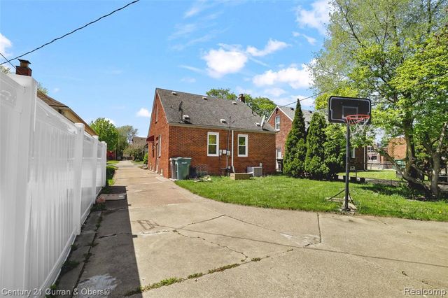 2214 N Lafayette Street, Dearborn, MI 48128
