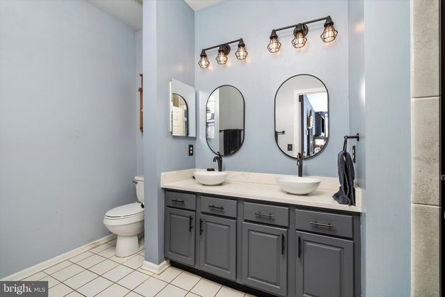 41 BURHOLME DR, Hamilton, NJ 08691