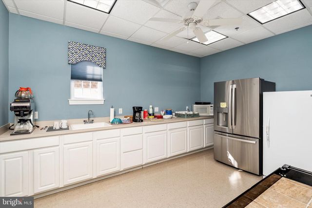 41 BURHOLME DR, Hamilton, NJ 08691