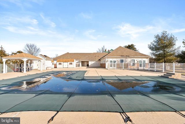 41 BURHOLME DR, Hamilton, NJ 08691