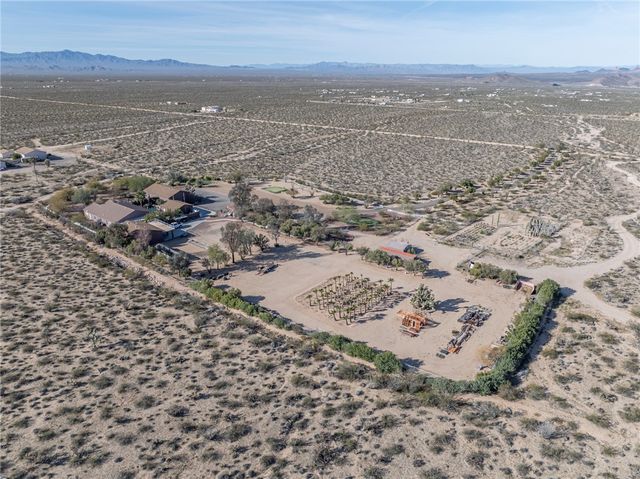 14158 S Calabasas Road, Yucca, AZ 86438