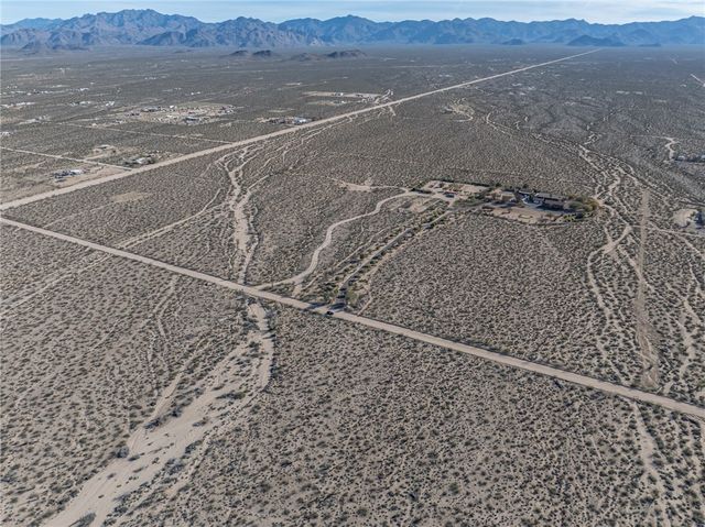 14158 S Calabasas Road, Yucca, AZ 86438