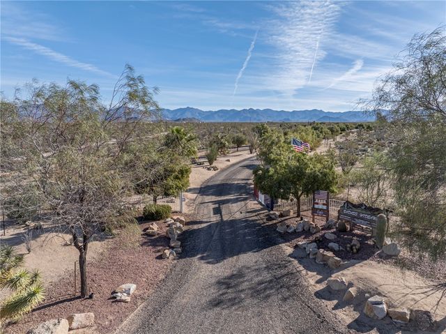 14158 S Calabasas Road, Yucca, AZ 86438