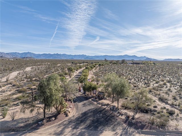14158 S Calabasas Road, Yucca, AZ 86438