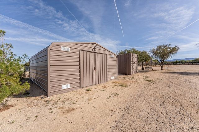 14158 S Calabasas Road, Yucca, AZ 86438