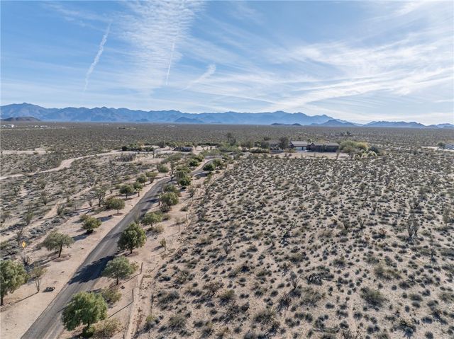 14158 S Calabasas Road, Yucca, AZ 86438