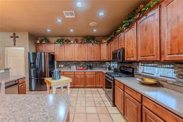 14158 S Calabasas Road, Yucca, AZ 86438