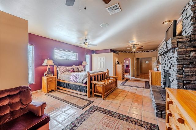 14158 S Calabasas Road, Yucca, AZ 86438