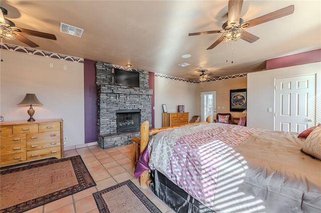 14158 S Calabasas Road, Yucca, AZ 86438