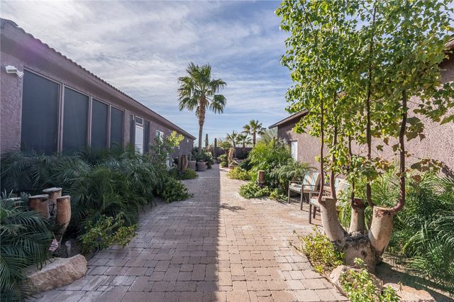 14158 S Calabasas Road, Yucca, AZ 86438