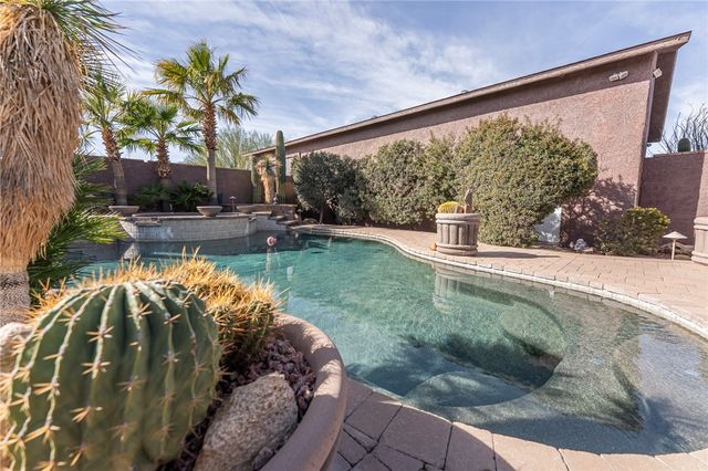 14158 S Calabasas Road, Yucca, AZ 86438