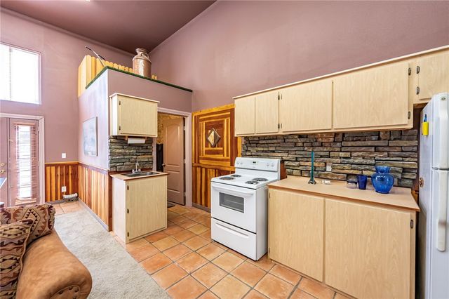 14158 S Calabasas Road, Yucca, AZ 86438