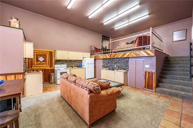 14158 S Calabasas Road, Yucca, AZ 86438