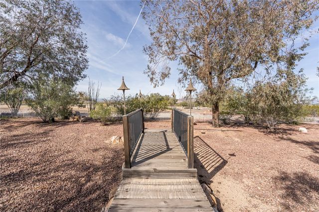 14158 S Calabasas Road, Yucca, AZ 86438