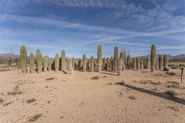 14158 S Calabasas Road, Yucca, AZ 86438