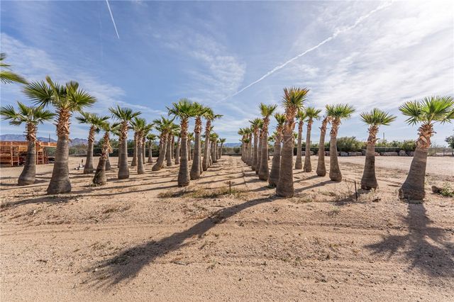 14158 S Calabasas Road, Yucca, AZ 86438