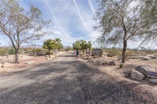 14158 S Calabasas Road, Yucca, AZ 86438