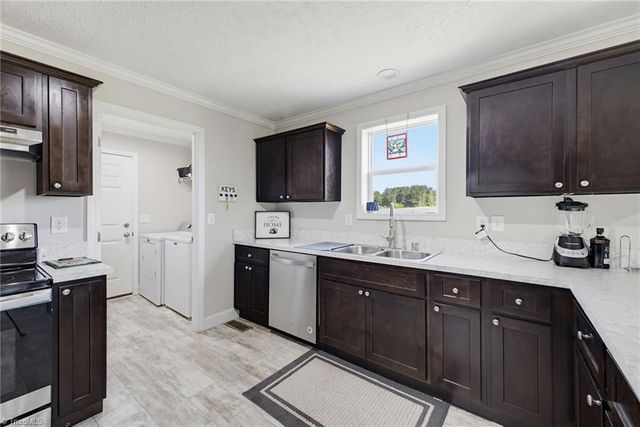 2281 Farmington Road, Mocksville, NC 27028