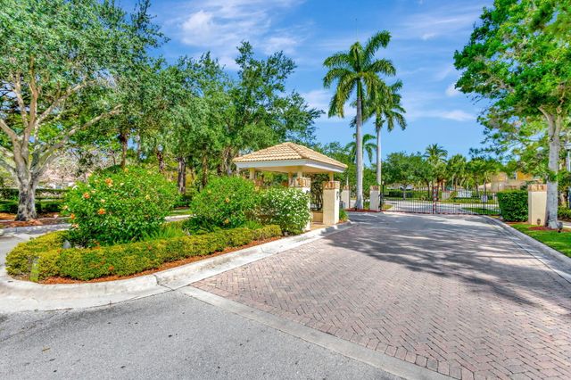 333 River Bluff Lane, Royal Palm Beach, FL 33411