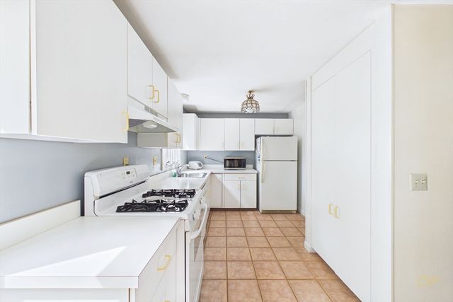 663 Wareham Street 11, Middleboro, MA 02346