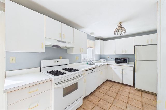 663 Wareham Street 11, Middleboro, MA 02346