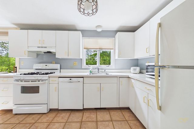 663 Wareham Street 11, Middleboro, MA 02346