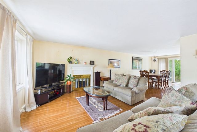 663 Wareham Street 11, Middleboro, MA 02346