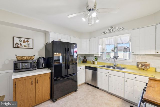 2438 EBBVALE RD, Manchester, MD 21102