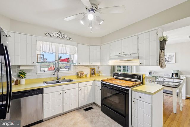 2438 EBBVALE RD, Manchester, MD 21102