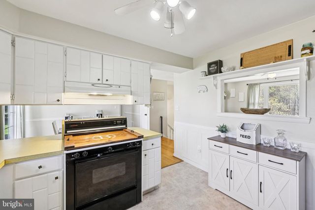 2438 EBBVALE RD, Manchester, MD 21102