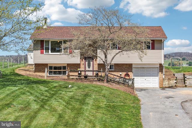 2438 EBBVALE RD, Manchester, MD 21102