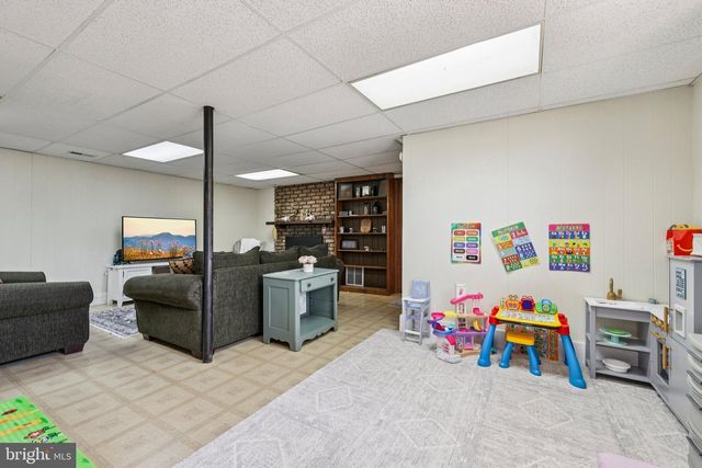 2438 EBBVALE RD, Manchester, MD 21102